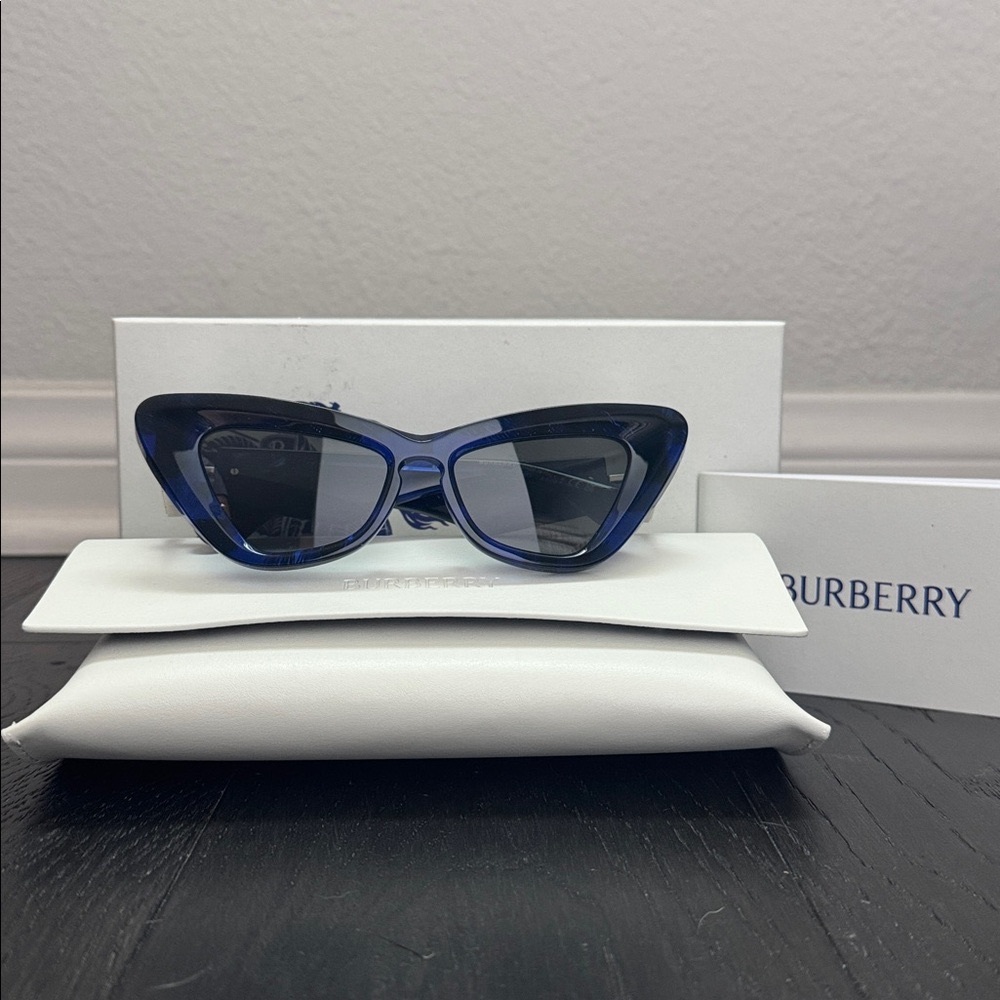 Authentic Burberry Navy Cat-Eye Sunglasses Brand New
